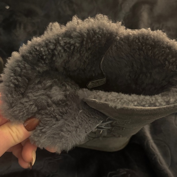 Women's Gray Suede Winter Pull On BearPaw Boots Lined With Faux Fur - Picture 7 of 8